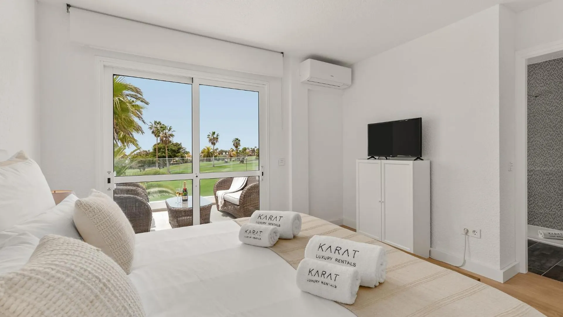 הוילה אדחה Karat Caleta Golf Views ספרד